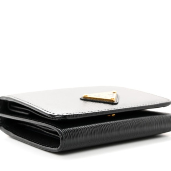 Lux! Prada Wallet Black Leather Card Holder lux brand
Look brand new - Picture 4 of 14